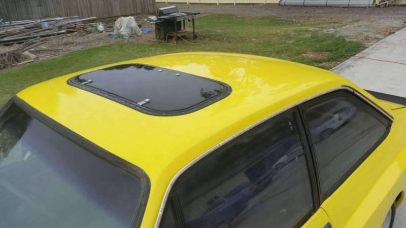 Ford Escort RS2000 Coupe yellow with bodykit (6).JPG