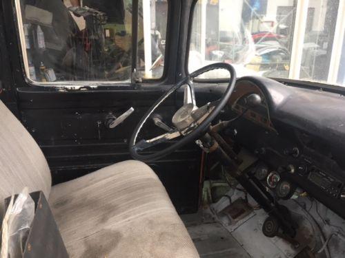 Ford F100 Pickup 1956 front seats and dash.jpg