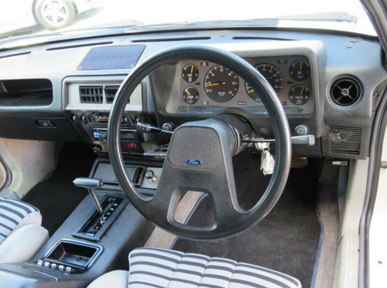 Ford Fairmont XD ESP 5.8l V8 interior scheel seats 1981 (2).png