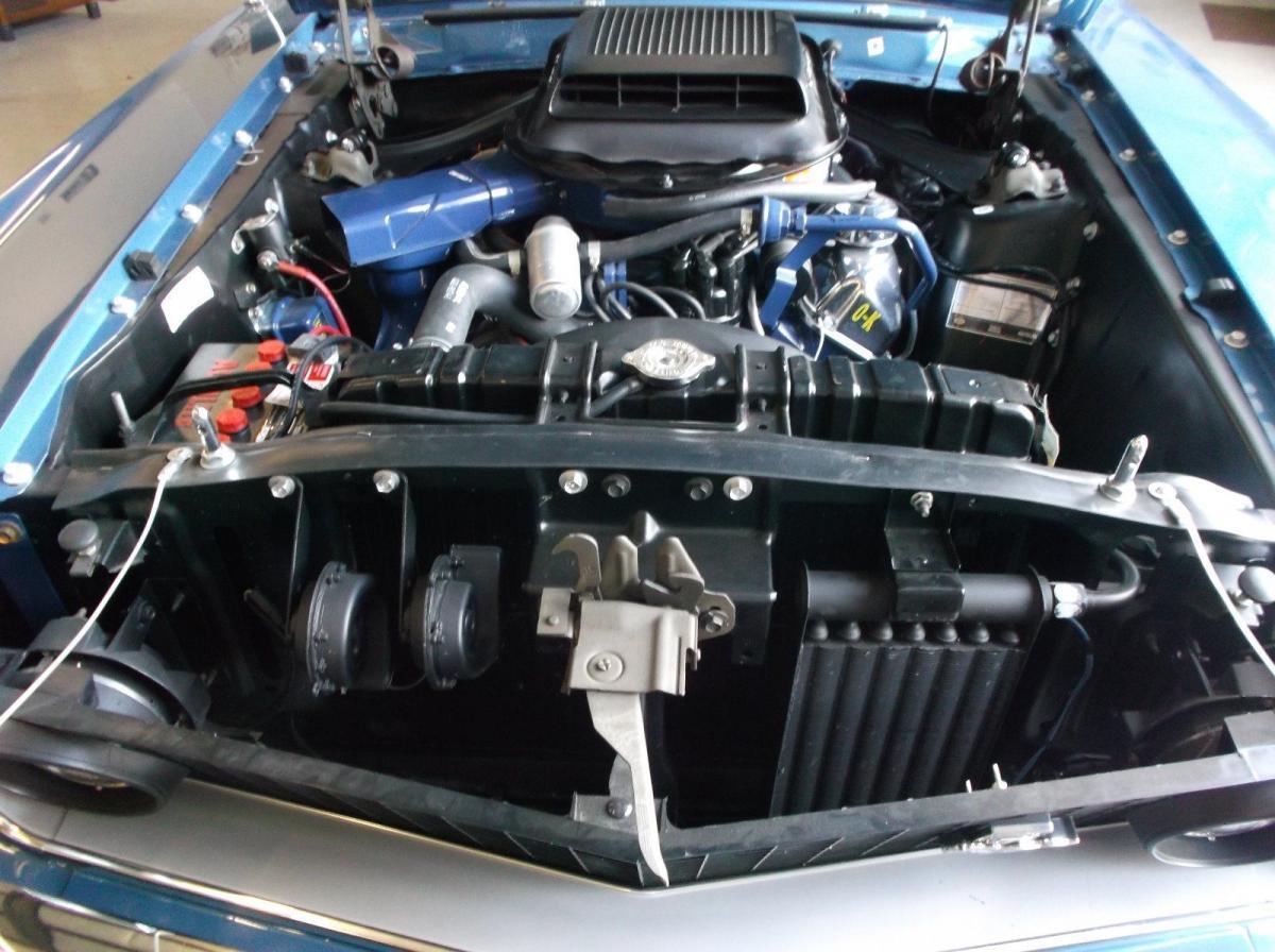 Ford Mustang Mach 1 engine bay.jpg