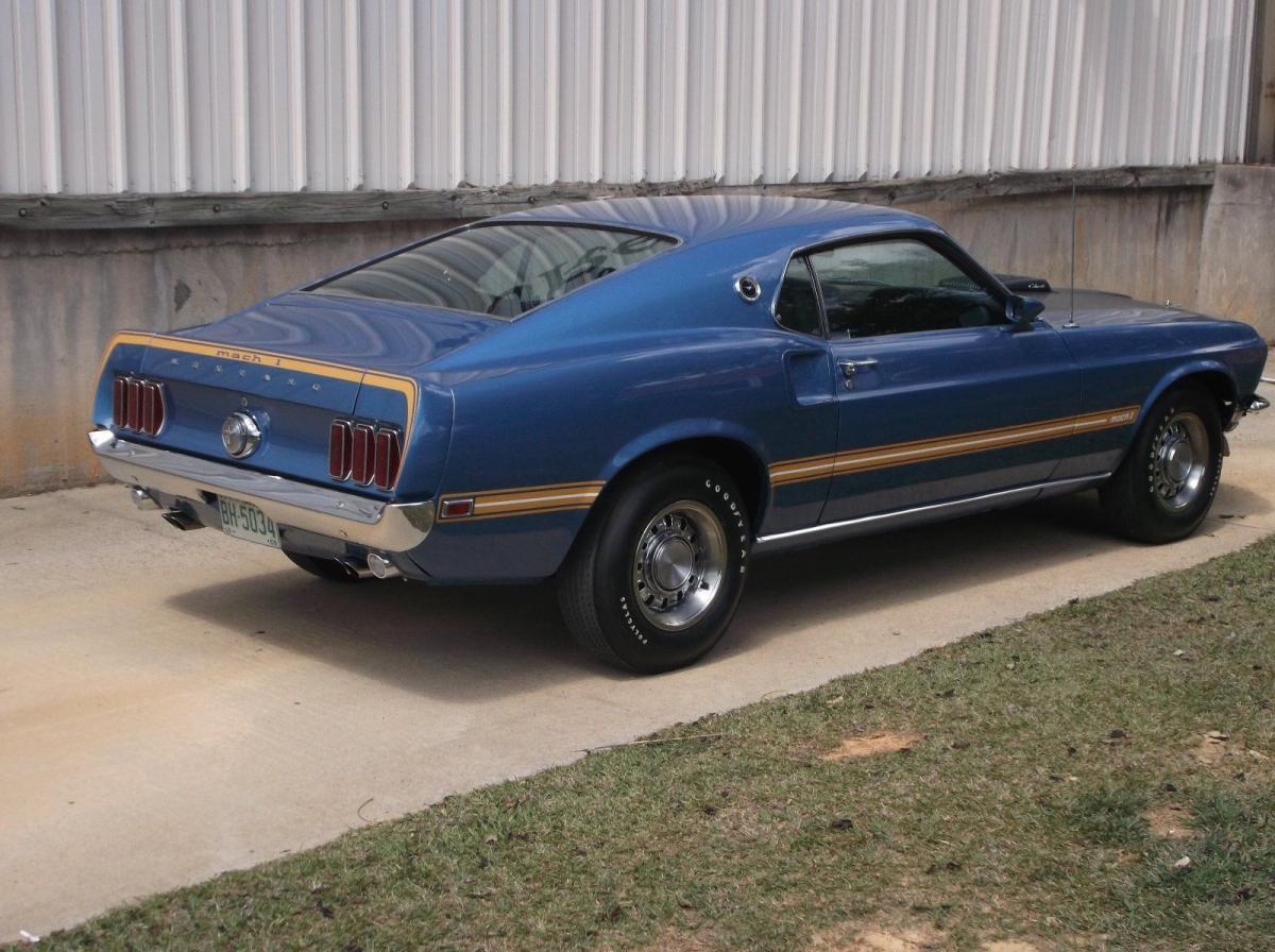 Ford Mustang Mach 1 rear tail lights.jpg