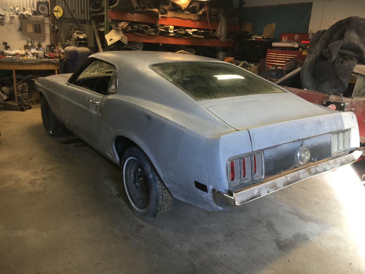 Ford Mustang Mach 1 rear window.jpg