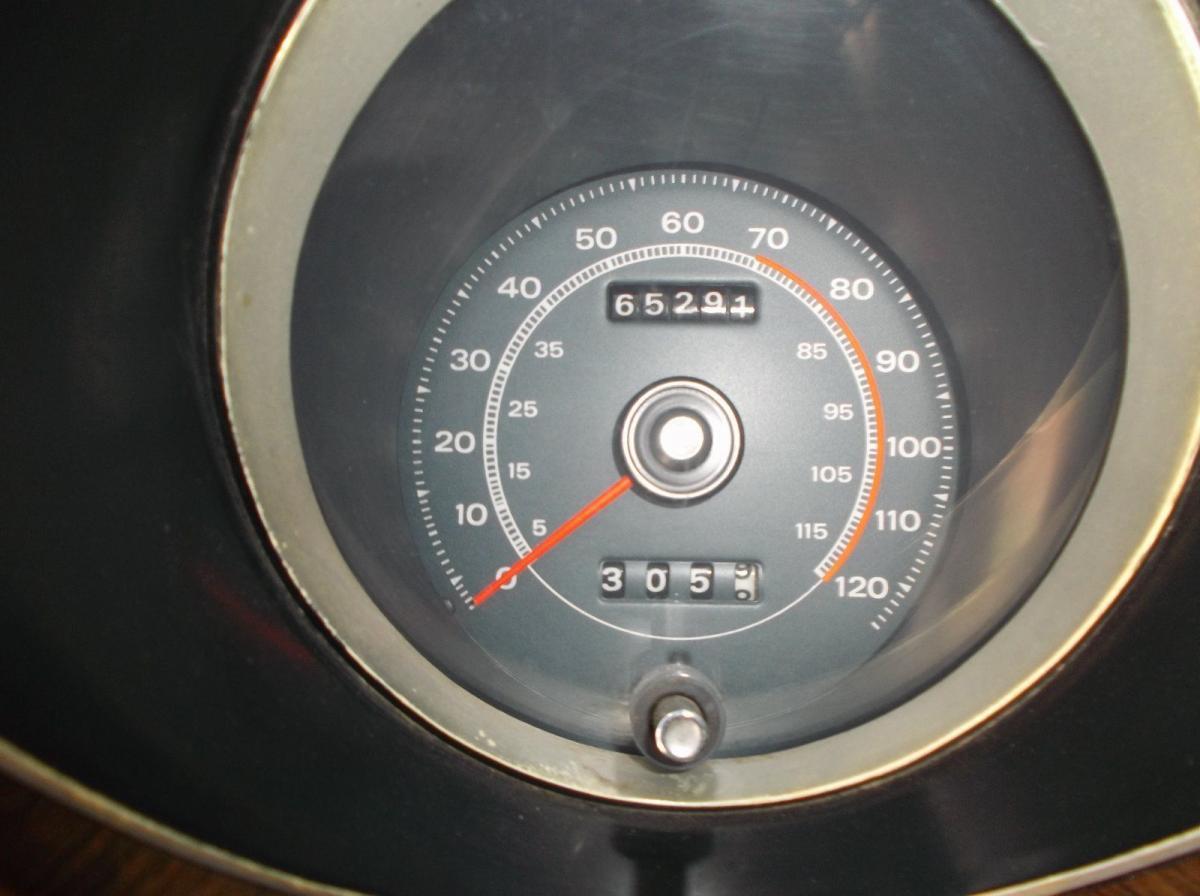 Ford Mustang Mach 1 speedo.jpg