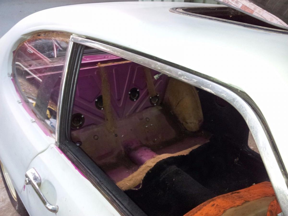 Ford Pinto 1600GT Mk1 rear seats.jpg