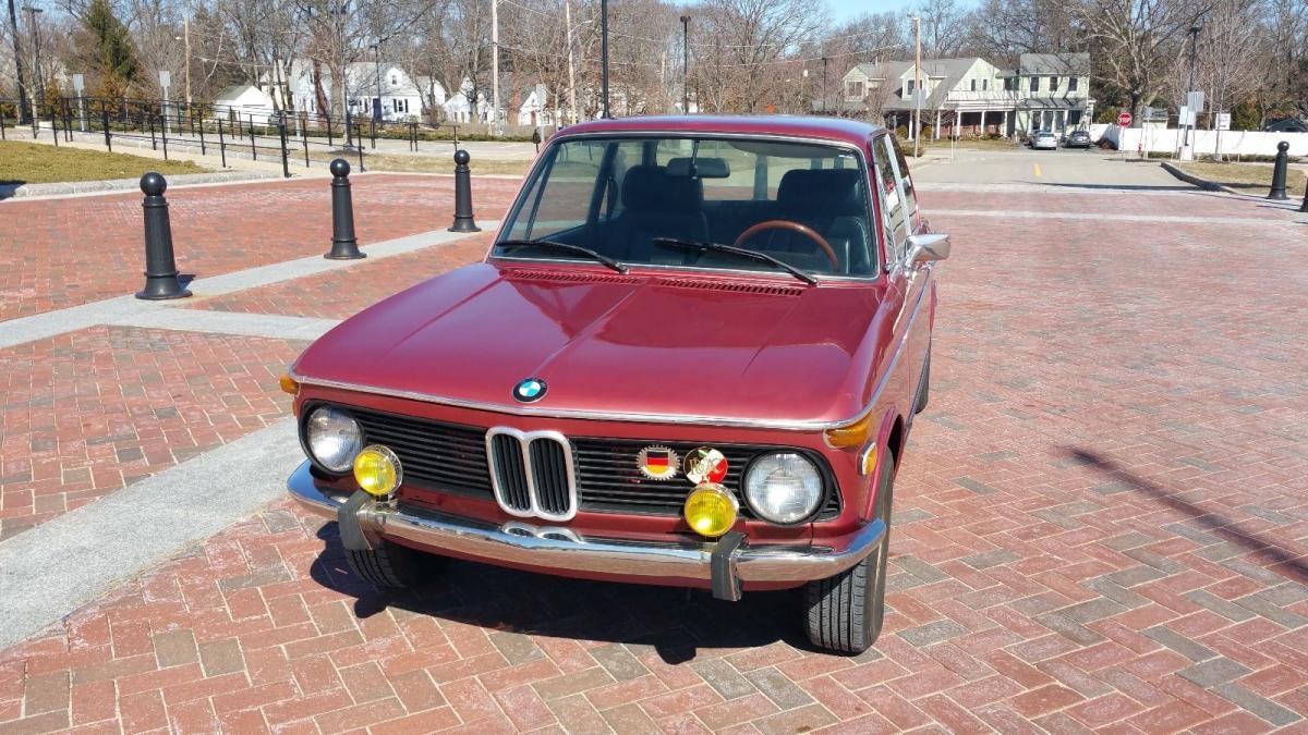Front 1974 BMW 2002 Tii.jpg