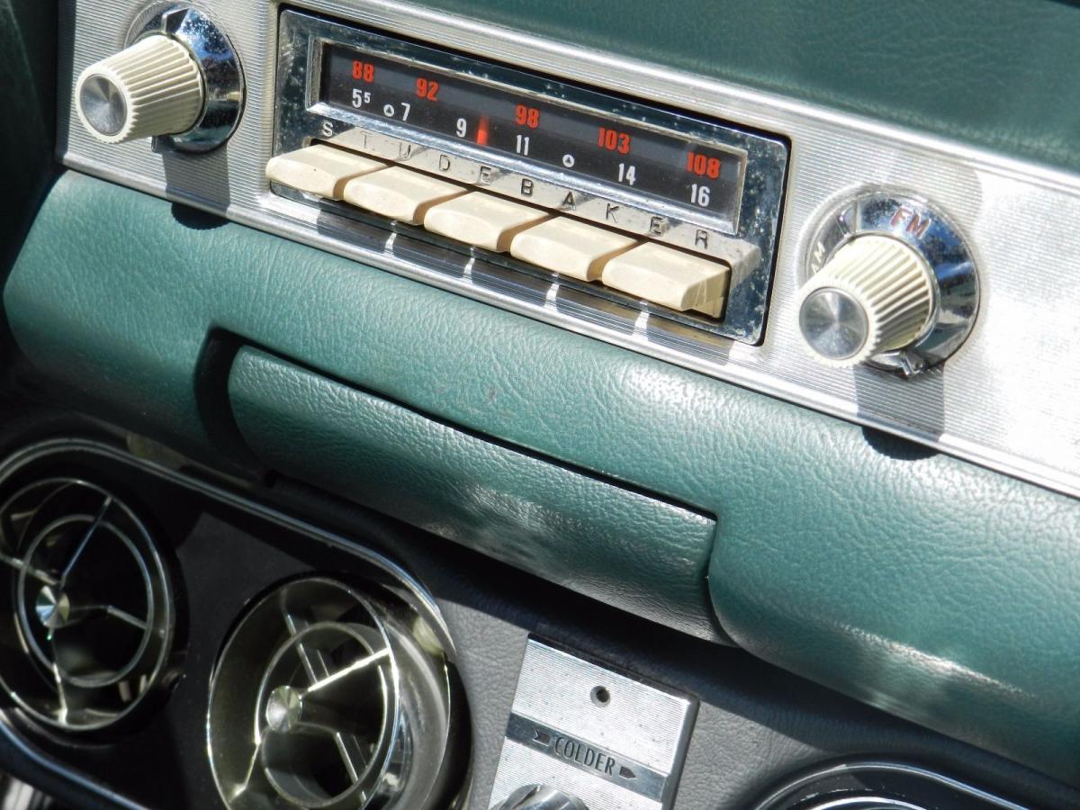 Green 1964 Sudebaker Daytoina Convertible V8 Florida (13).jpg