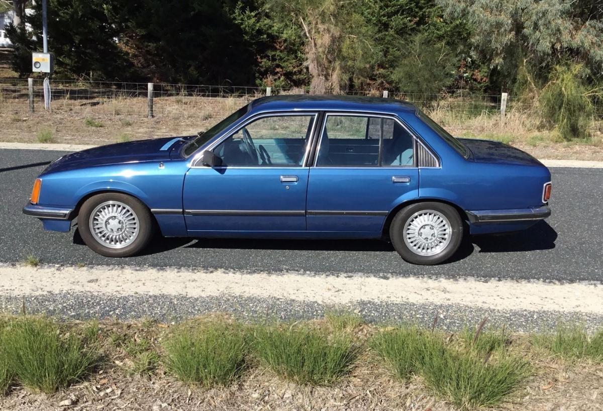 Holden Commodore VB SR:L side profile.jpg