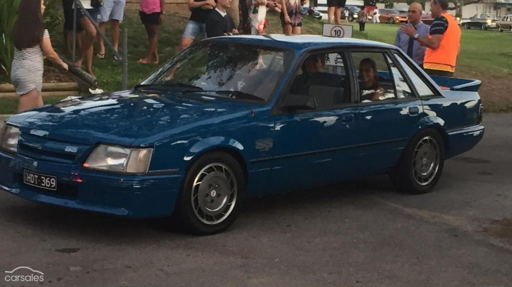 Holden Commodore VK Group A HDT Blue Meanie 1985 (14).jpg