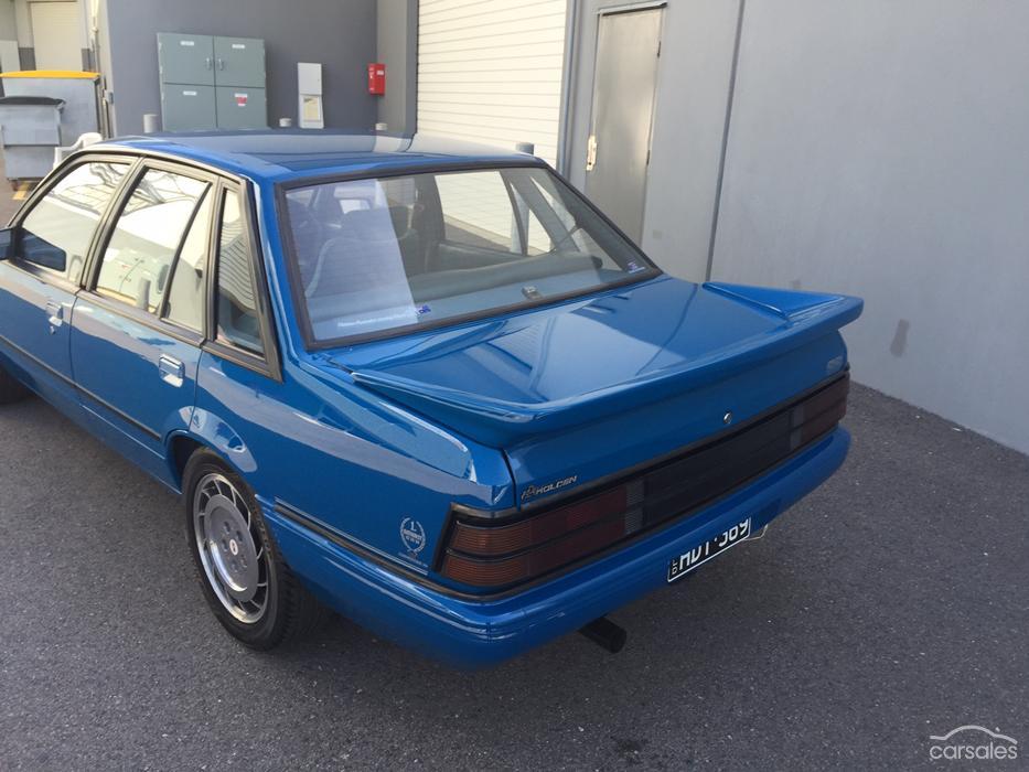 Holden Commodore VK Group A HDT Blue Meanie 1985 (21).jpg