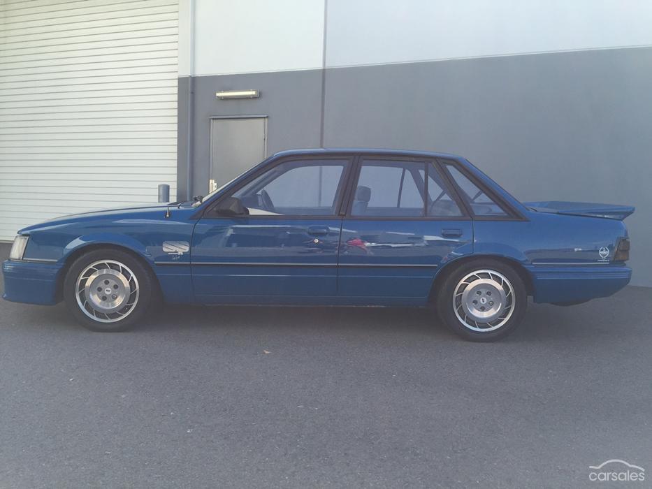 Holden Commodore VK Group A HDT Blue Meanie 1985 (24).jpg