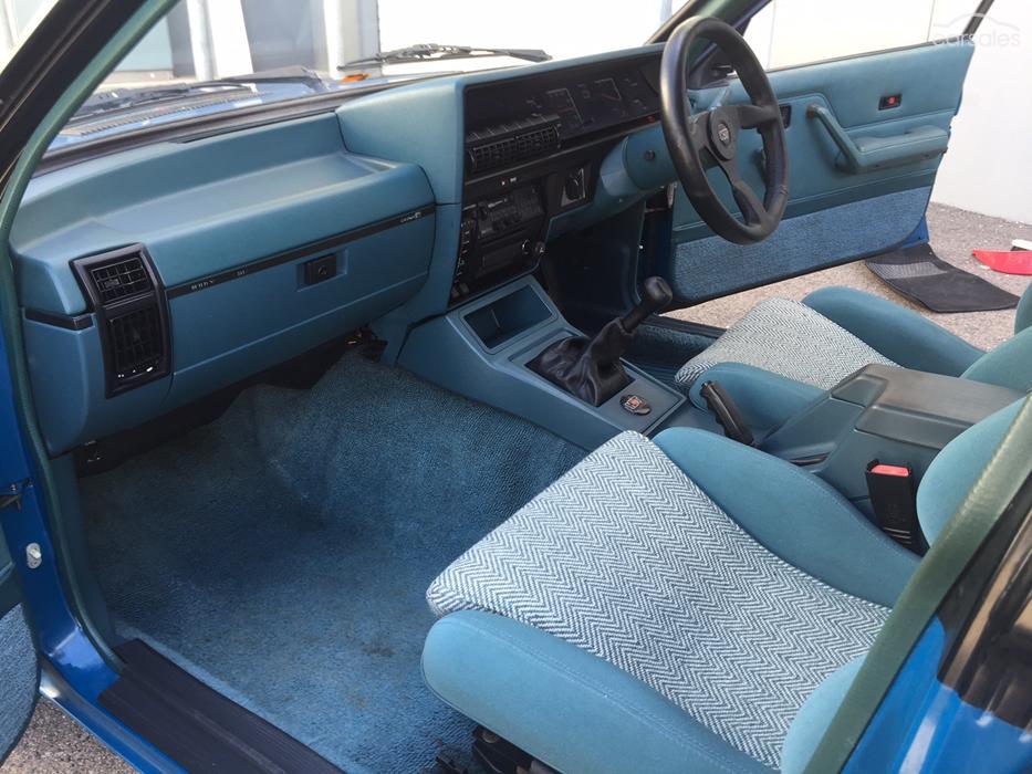 Holden Commodore VK Group A HDT Blue Meanie 1985 (25) interior.jpg