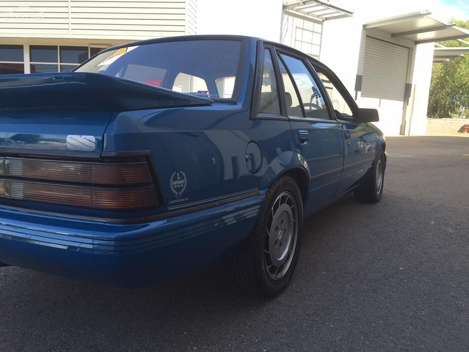 Holden Commodore VK Group A HDT Blue Meanie 1985 (27).jpg