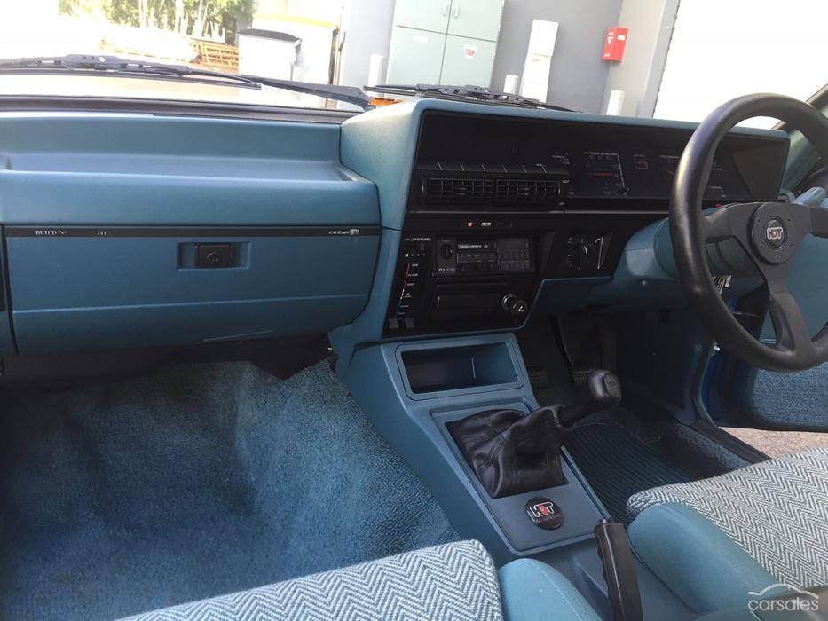 Holden Commodore VK Group A HDT Blue Meanie 1985 (28) interior.jpg