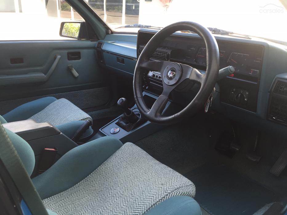 Holden Commodore VK Group A HDT Blue Meanie 1985 (30) interior.jpg