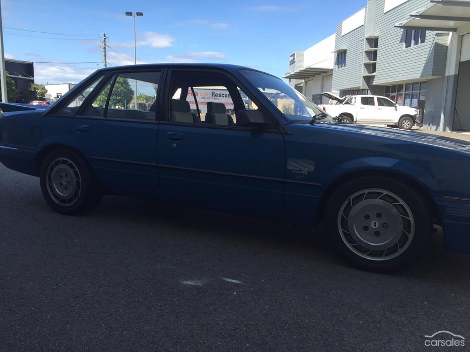 Holden Commodore VK Group A HDT Blue Meanie 1985 (30).jpg