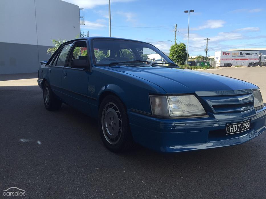 Holden Commodore VK Group A HDT Blue Meanie 1985 (5).jpg