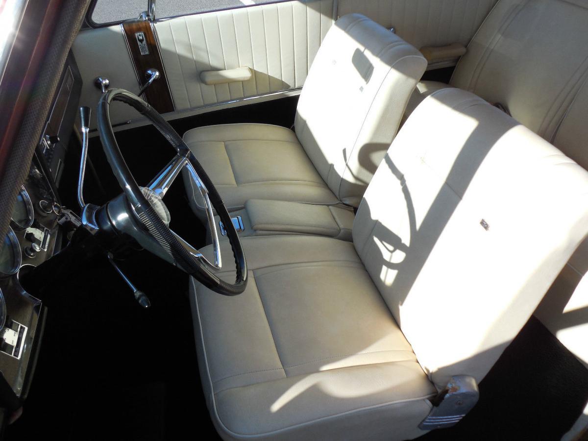 Interior 1966 Studebaker Daytona Sports Sedan creme vinyl (2).jpg