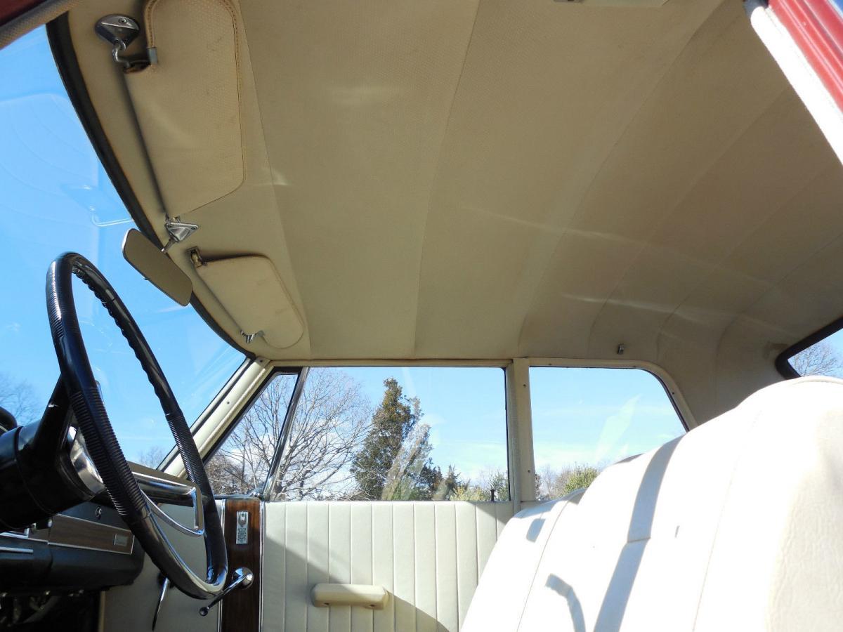 Interior 1966 Studebaker Daytona Sports Sedan creme vinyl (5).jpg