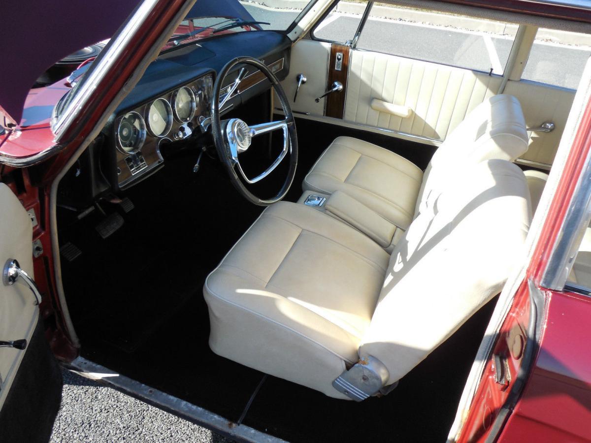 Interior 1966 Studebaker Daytona Sports Sedan creme vinyl (6).jpg