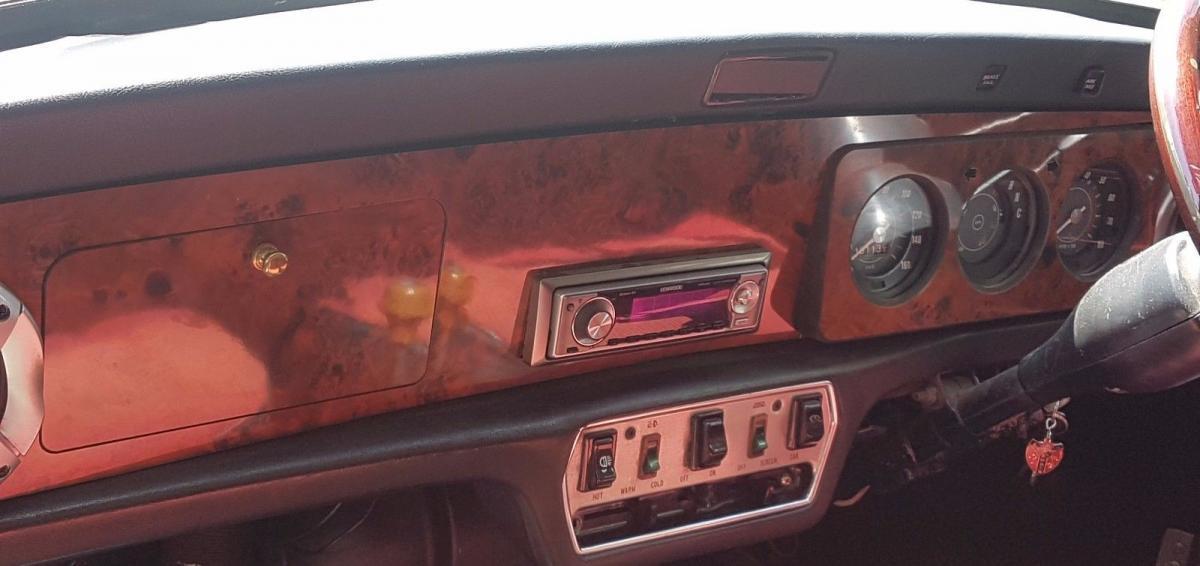 Interior Leyland Mini 1275 LS with red trim and timber dash (1).jpg