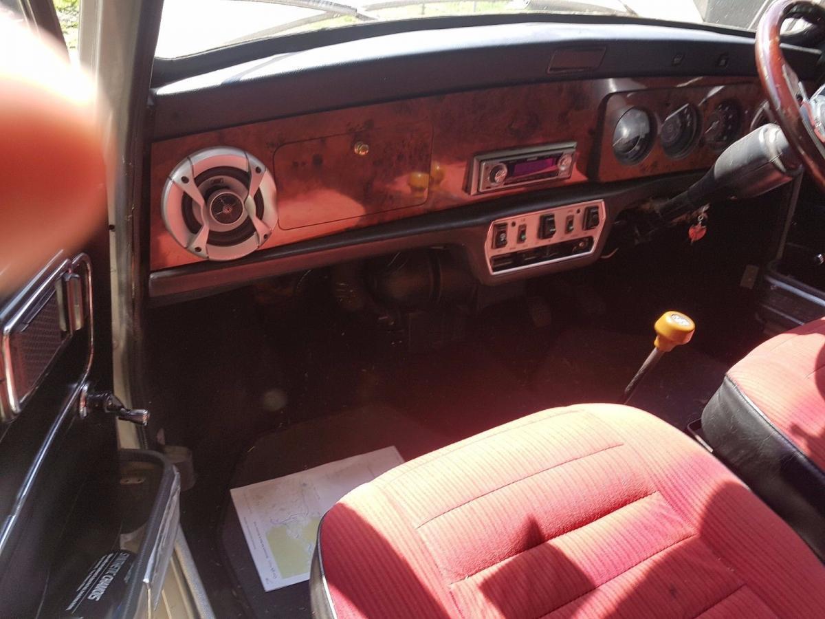 Interior Leyland Mini 1275 LS with red trim and timber dash (3).jpg