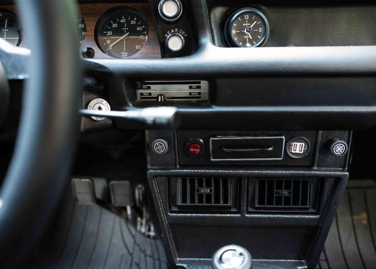 Interior images 1974 BMW 2002 Tii black (4).jpg