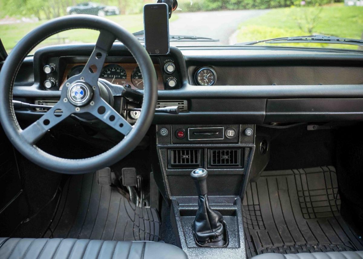 Interior images 1974 BMW 2002 Tii black (5).jpg