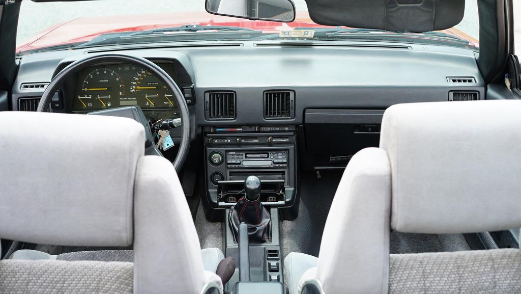 Interior of Celica GT-S Convertible 1985 (8).jpg