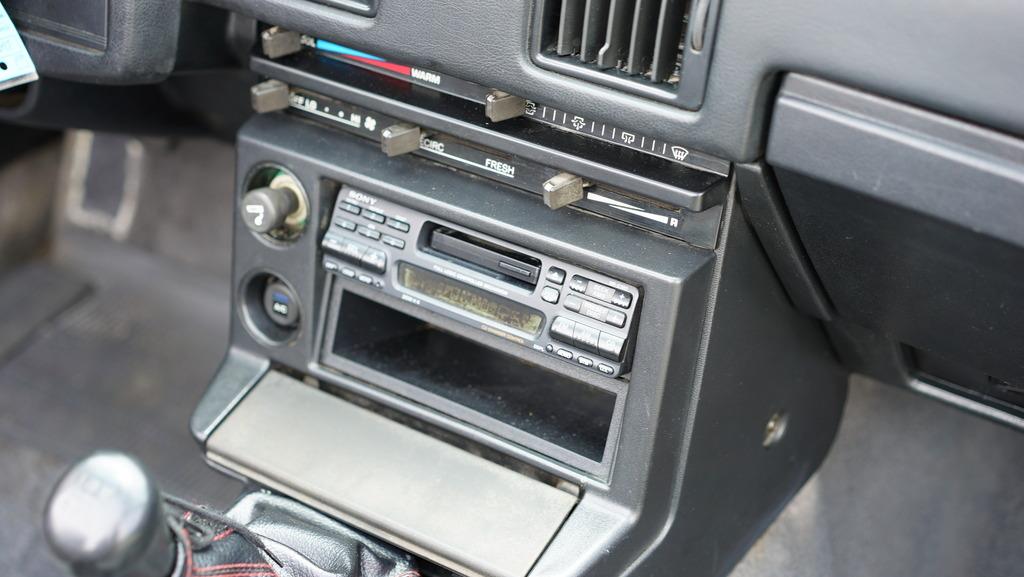 Interior of Celica GT-S Convertible 1985 (9).jpg