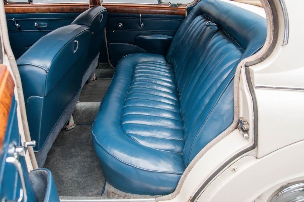 Jaguar Mk 2 Rear seats.jpg