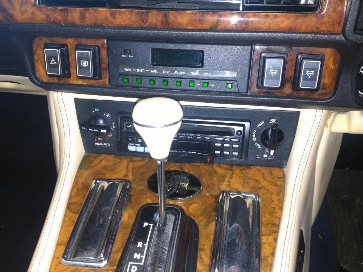 Jaguar XJR-S centre console.jpg