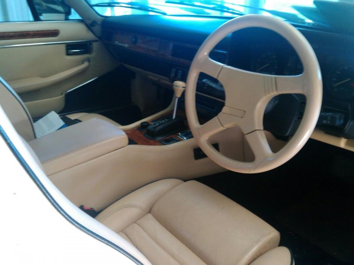 Jaguar XJR-S dashboard and steering wheel.jpg