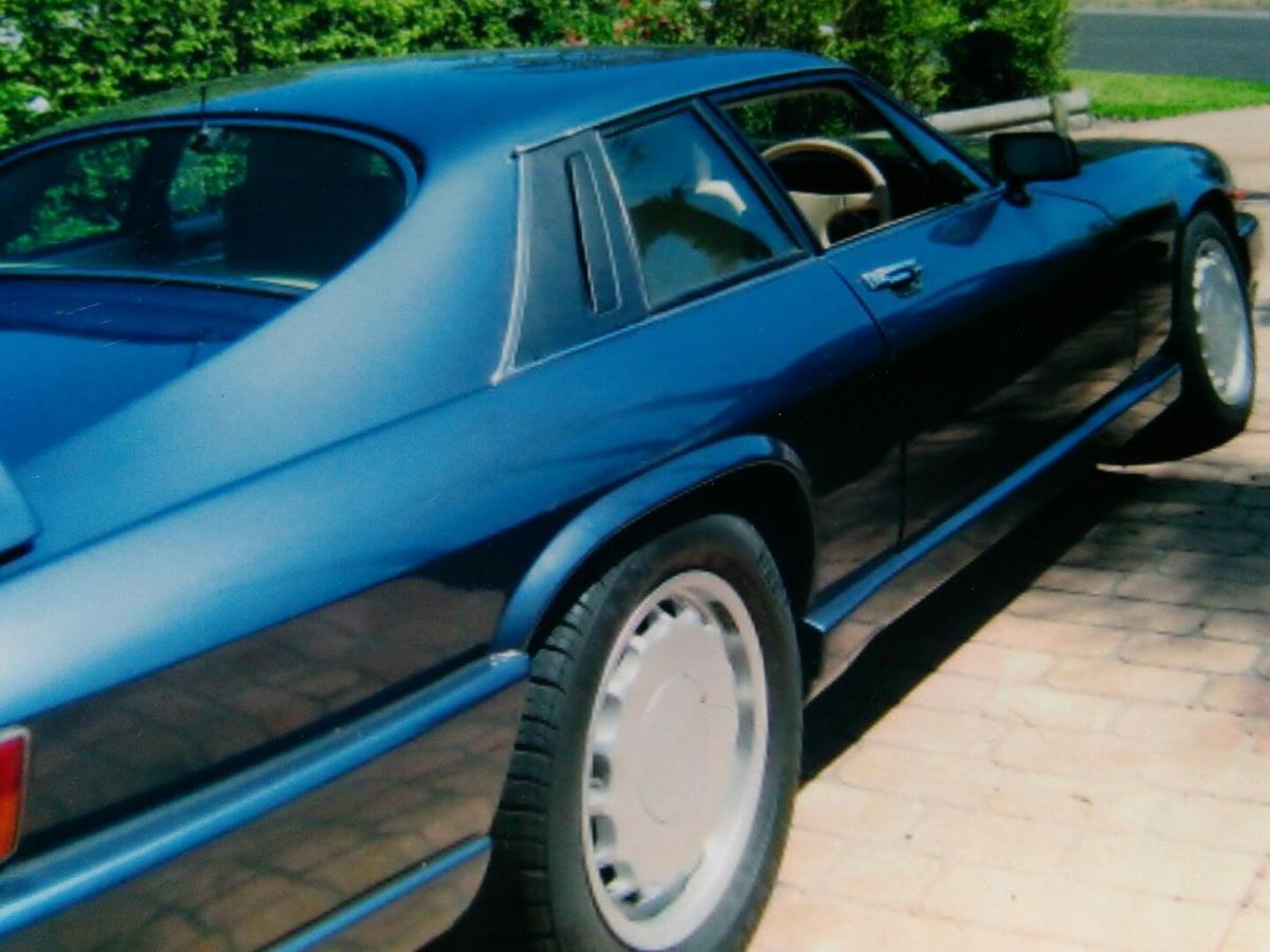 Jaguar XJR-S side profile.jpg