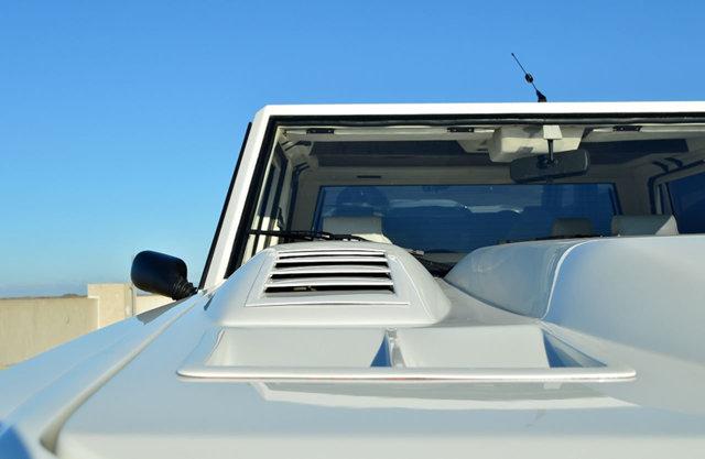 Lamborghini LM 001 Air intake bonnet.jpg