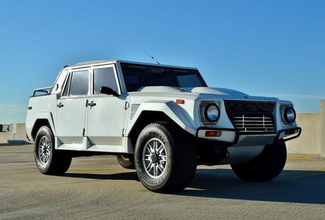 Lamborghini LM 001 Front quarter panel.jpg