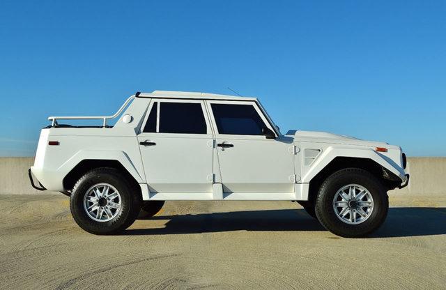 Lamborghini LM 001 Side profile white.jpg