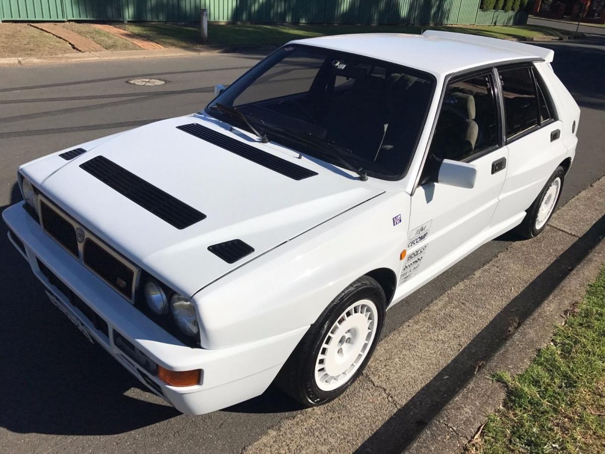 Lancia Delta Evo 1 integrale bonnet.jpg