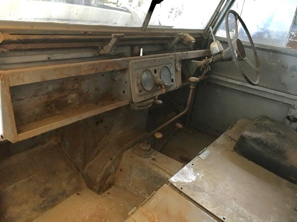 Land Rover 1957 series 1 front dashboard.jpg