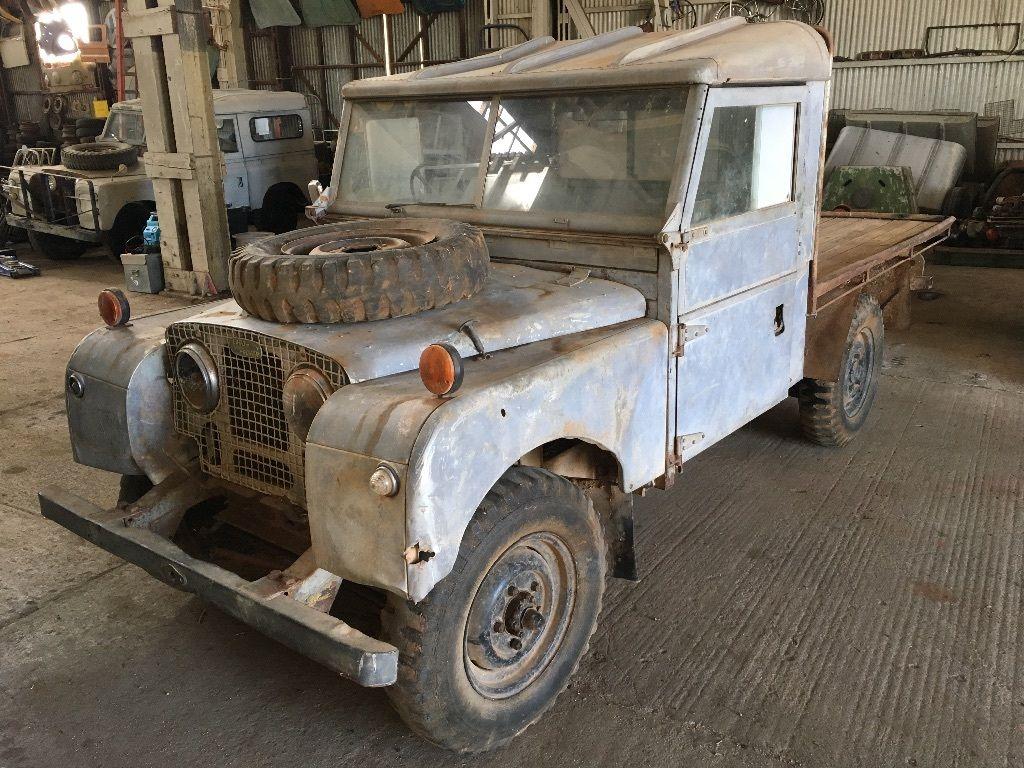 Land Rover 1957 series 1 front.jpg