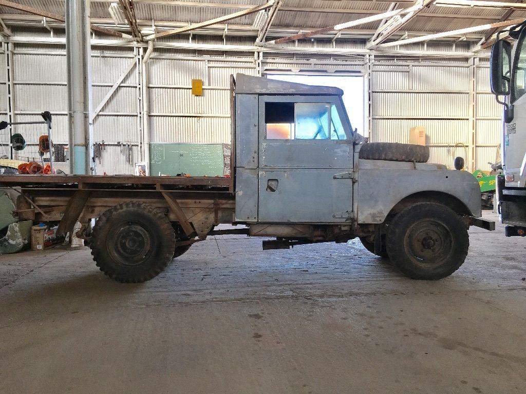 Land Rover 1957 series 1 side profile.jpg