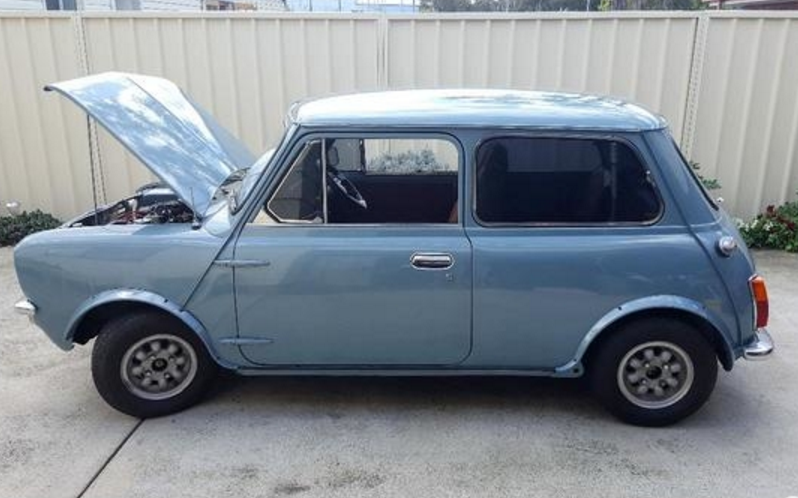 Leyland Mini 998 LS Australia 1977 Silver Blue paint (4).png