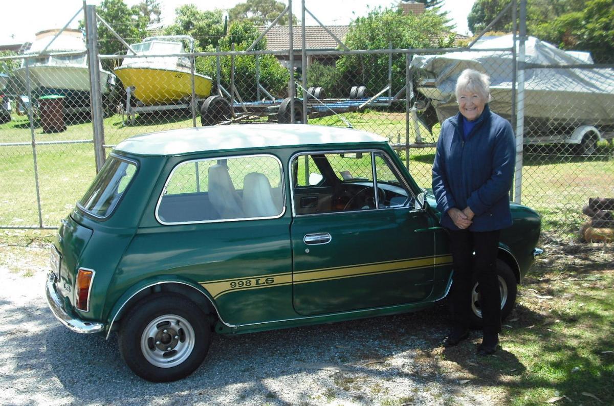 Leyland Mini 998 LS Iridium Green restored.jpg