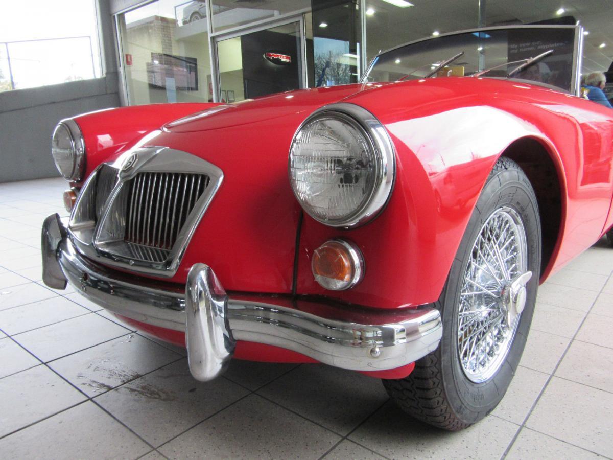 MG MGA 1600 mk2 front lights.jpg