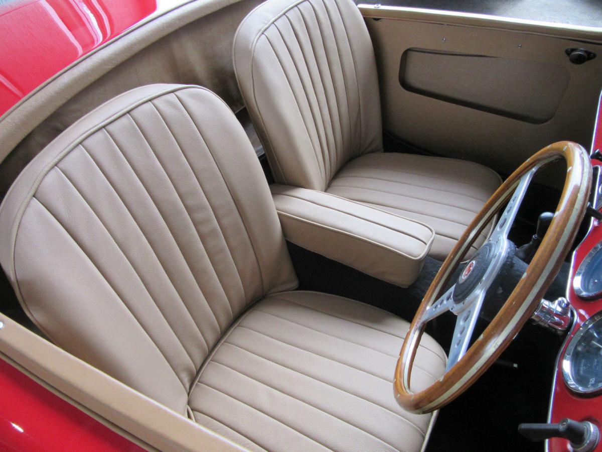 MG MGA 1600 mk2 front seats.jpg