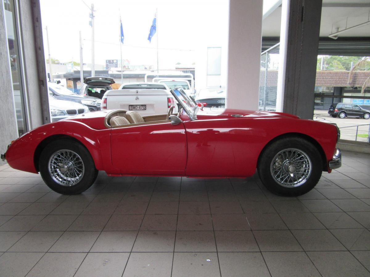 MG MGA 1600 mk2 side profile.jpg