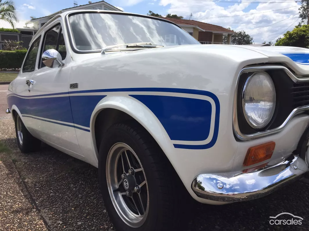 MK1 RS2000 Ford Escort Classic Register Image white and blue (1).png