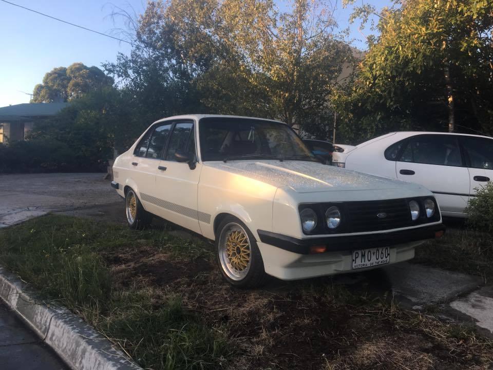 MK2 Ford Escort RS2000 Sedan Australia White images (5).jpg