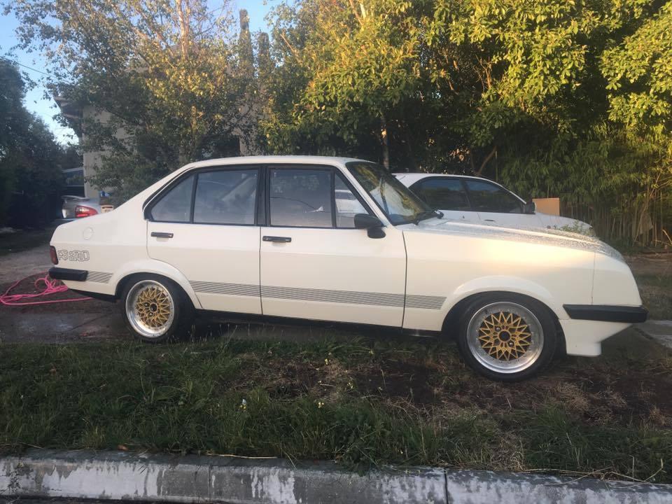MK2 Ford Escort RS2000 Sedan Australia White images (8).jpg