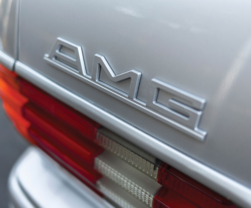 Mercedes 560 SEC 6.0 AMG Widebody Silver amg badge.png