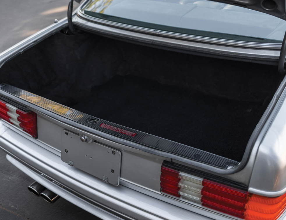 Mercedes 560 SEC 6.0 AMG Widebody Silver back trunk.png